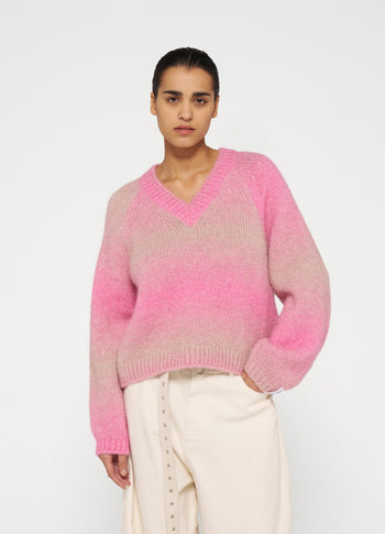 v-neck sweater gradient knit | pink
