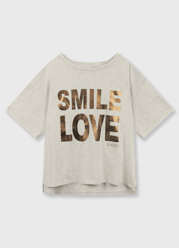 tee smile love | soft white melee