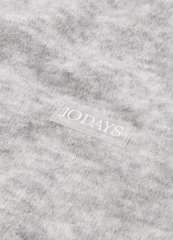 soft hairy knit scarf | light grey melee