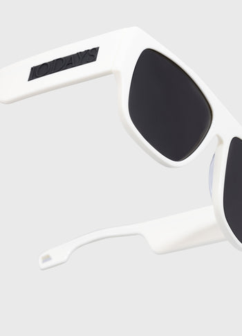 the iconic sunglasses | ecru