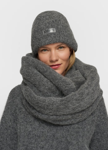 round hairy knit scarf | antra melee