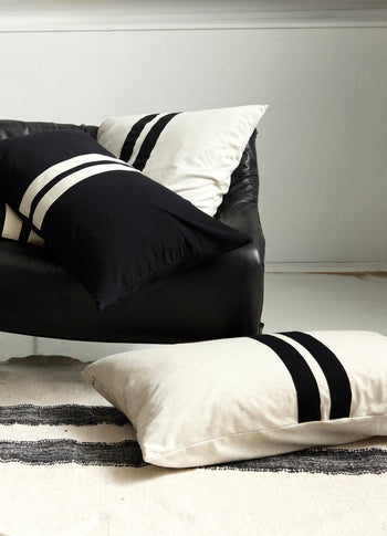 THE PILLOW COVER LONG | black