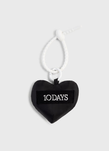 heart keychain | black