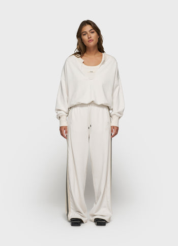 v-neck double sweater | cleansing kit