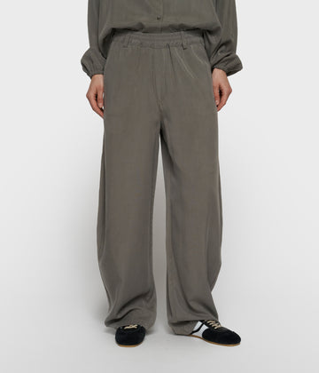 banana pants lyocell | dark fog