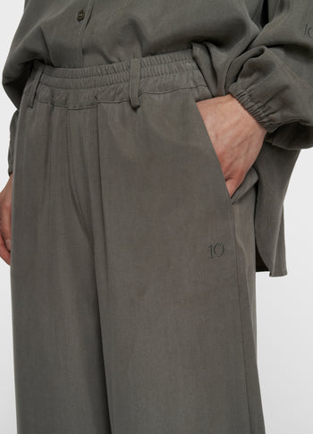 banana pants lyocell | dark fog