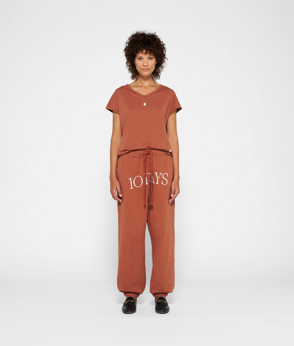 tee medal | saddle brown