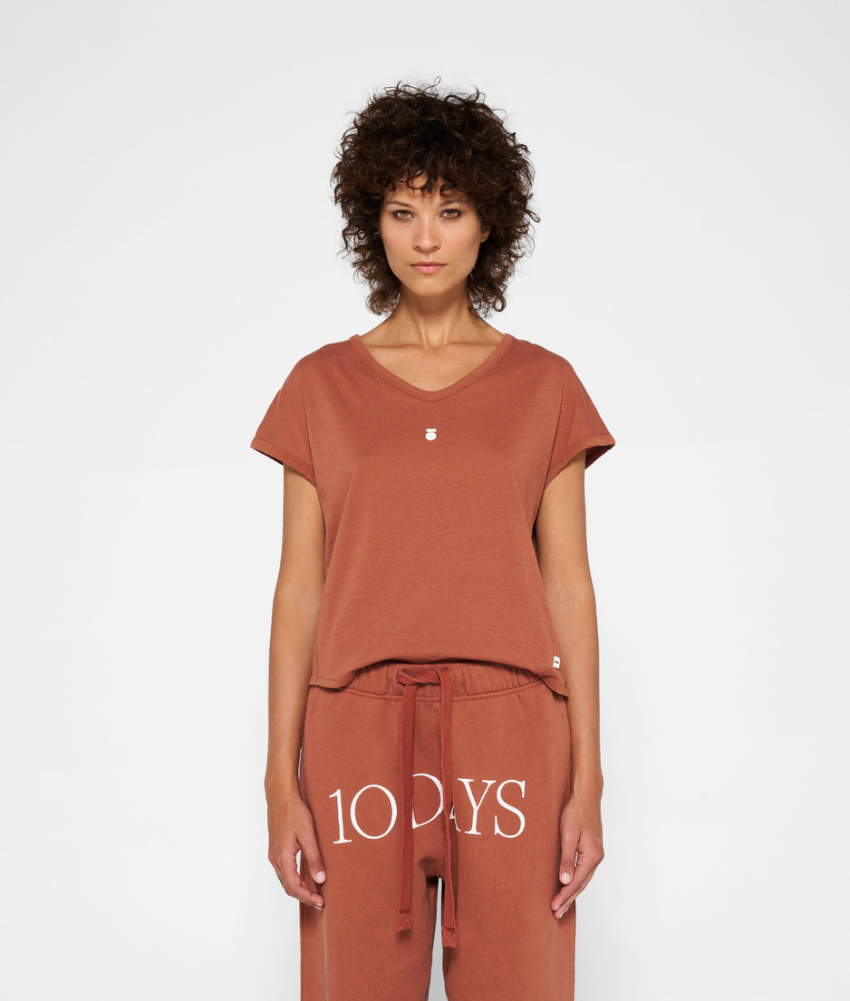 tee medal | saddle brown