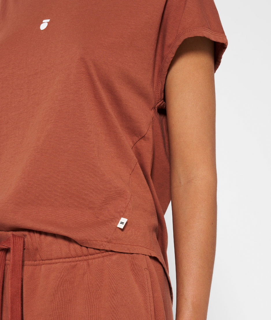 tee medal | saddle brown