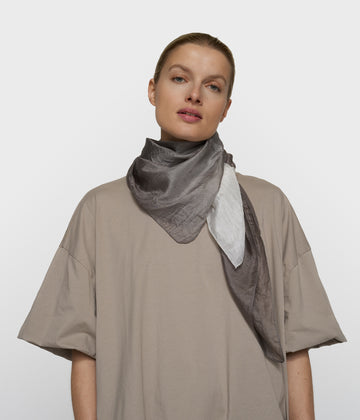 zijden sjaal dip dye | mid grey