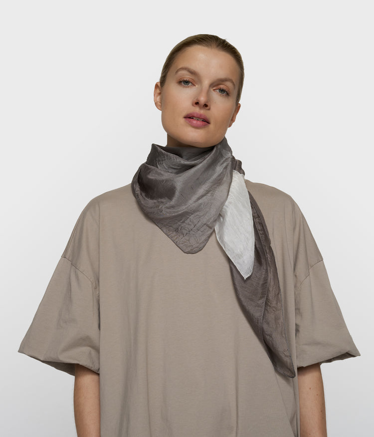 zijden sjaal dip dye | mid grey