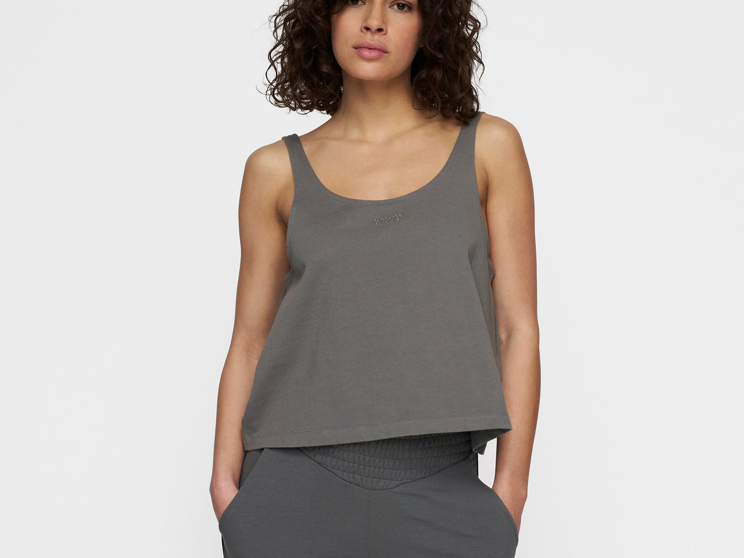 logo tank top | oil