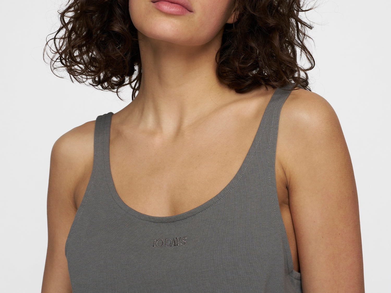 logo tank top | oil