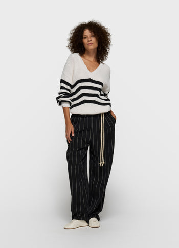 v-neck rib knit sweater | ecru