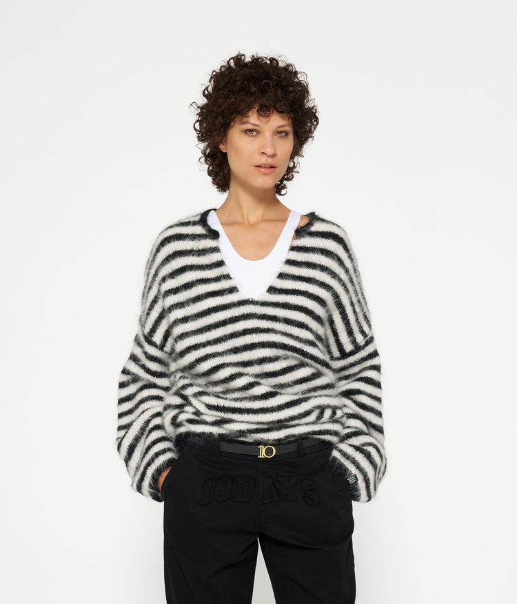 soft oversized sweater stripes | ecru/black