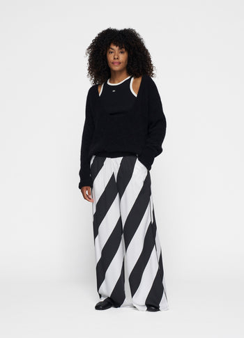 deep neck knit sweater | black
