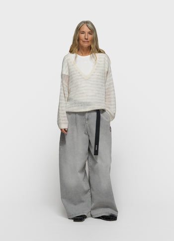thin v-neck knit sweater | light grey melee/ecru