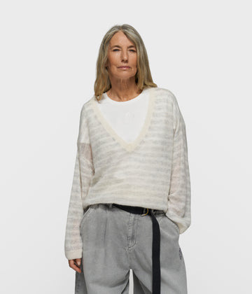 thin v-neck knit sweater | light grey melee/ecru