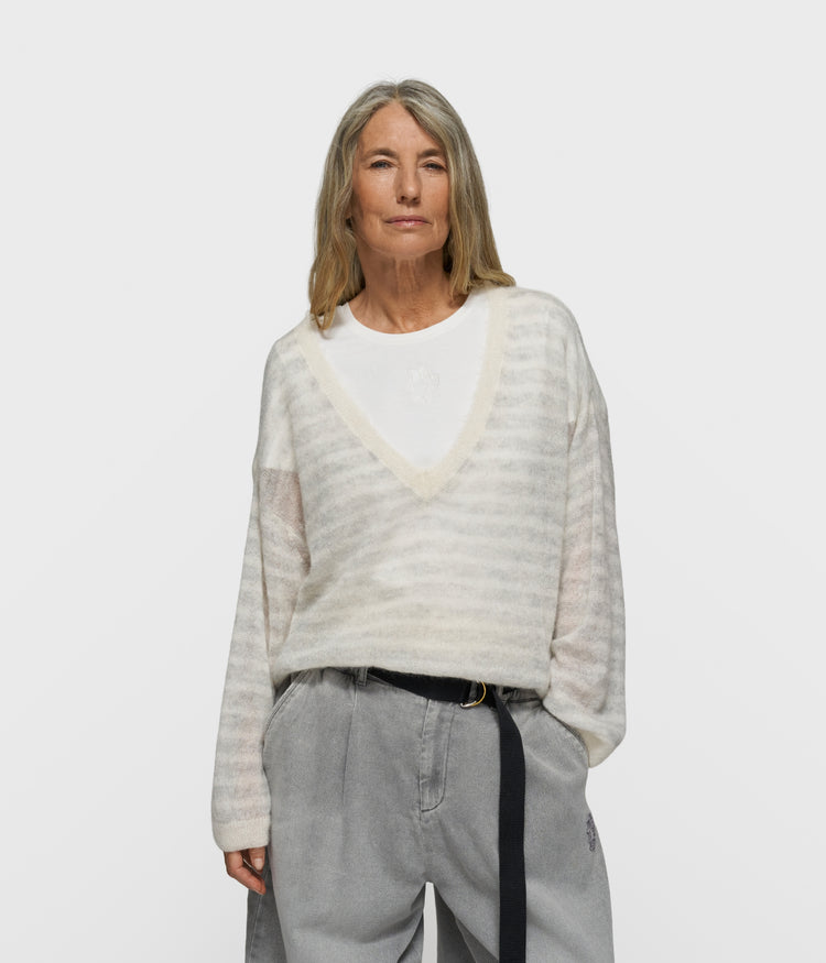 thin v-neck knit sweater | light grey melee/ecru