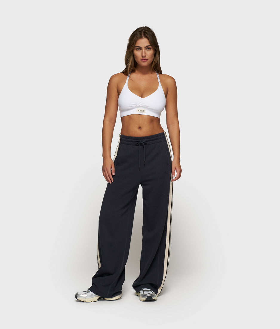 the BAR-BRA | white