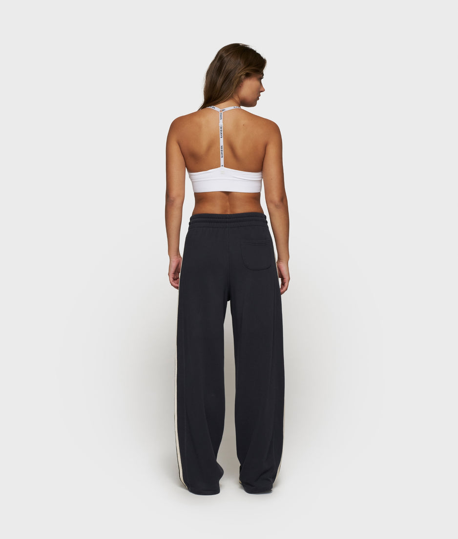 the BAR-BRA | white