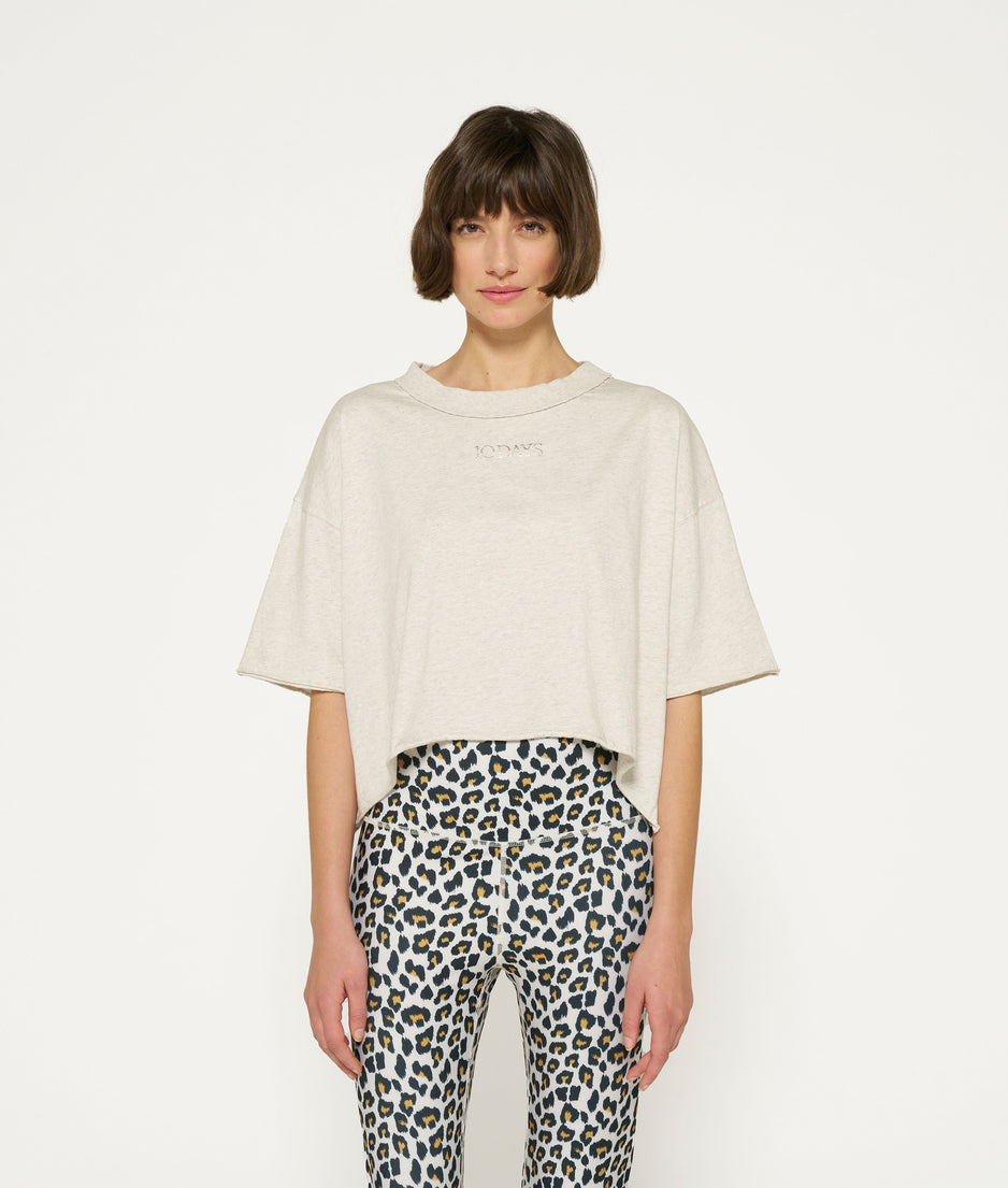 squared cropped tee | soft white melee