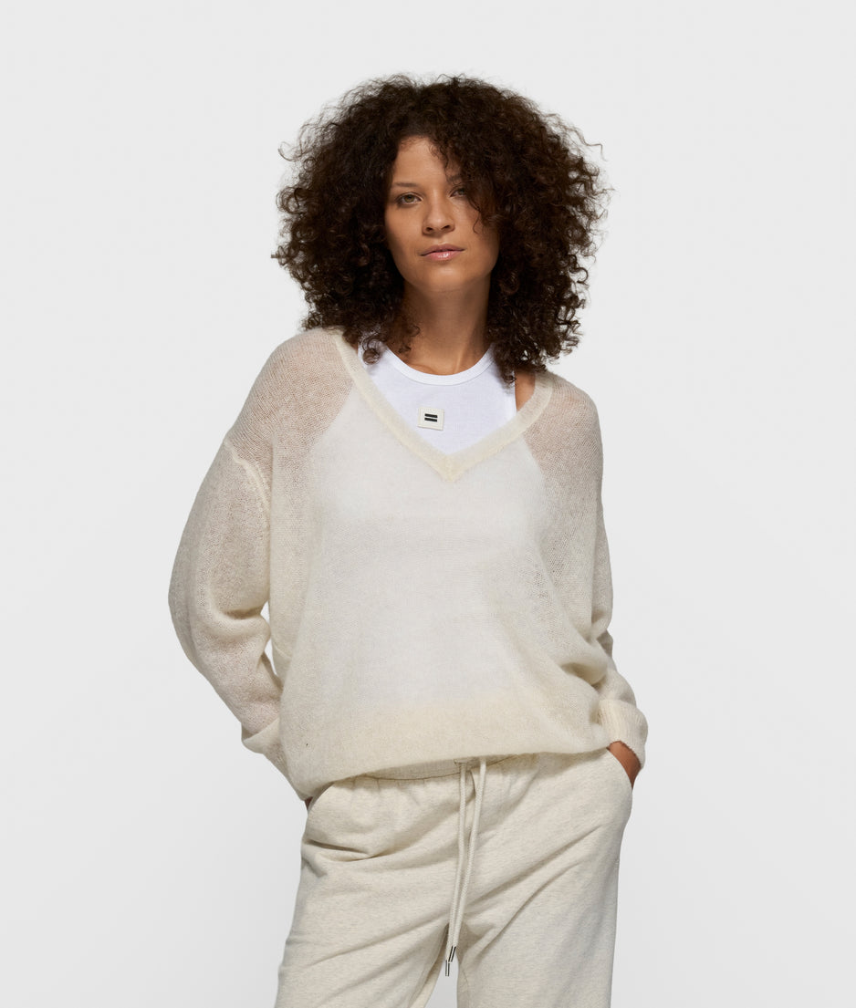 THE V-NECK KNIT SWEATER | ecru