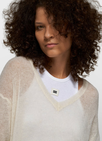 THE V-NECK KNIT SWEATER | ecru