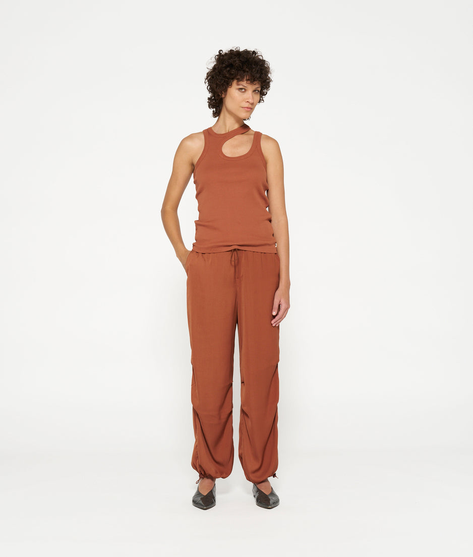 cut out tank top rib | saddle brown