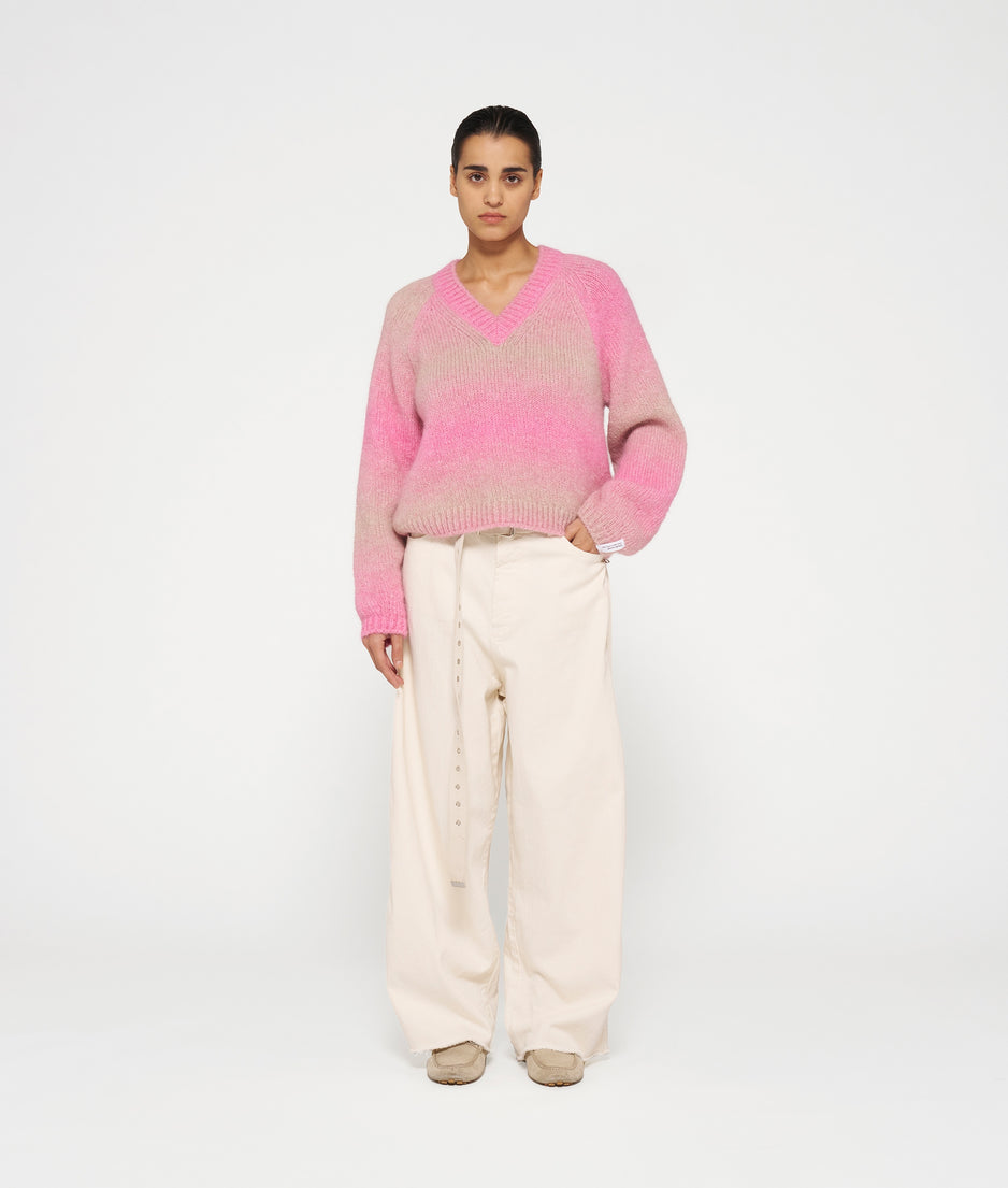 v-neck sweater gradient knit | pink