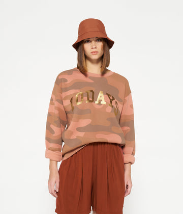 statement sweater camo | saddle brown