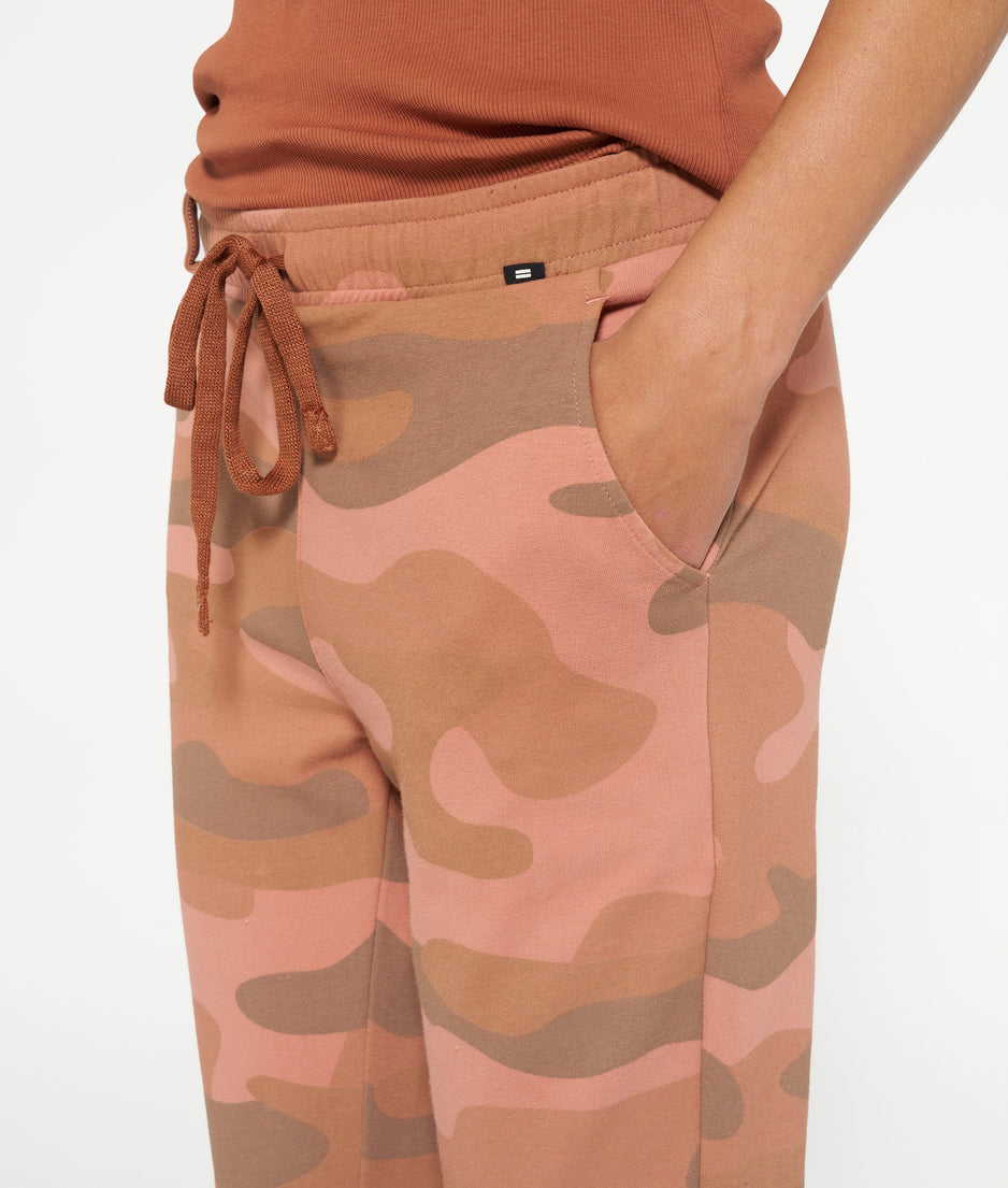 cropped jogger camo | saddle brown