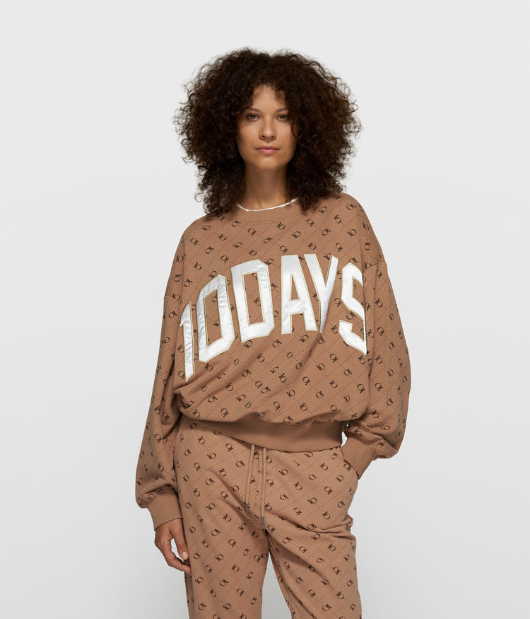 sweater monogram 10DAYS | fudge