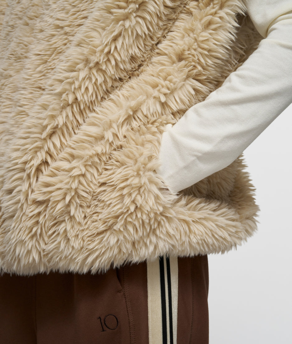 fluffy gilet | pearl