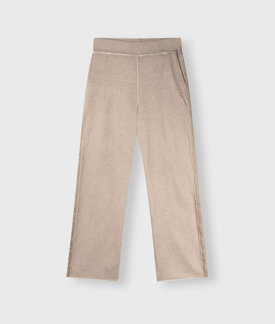 belted jogger | sepia sand