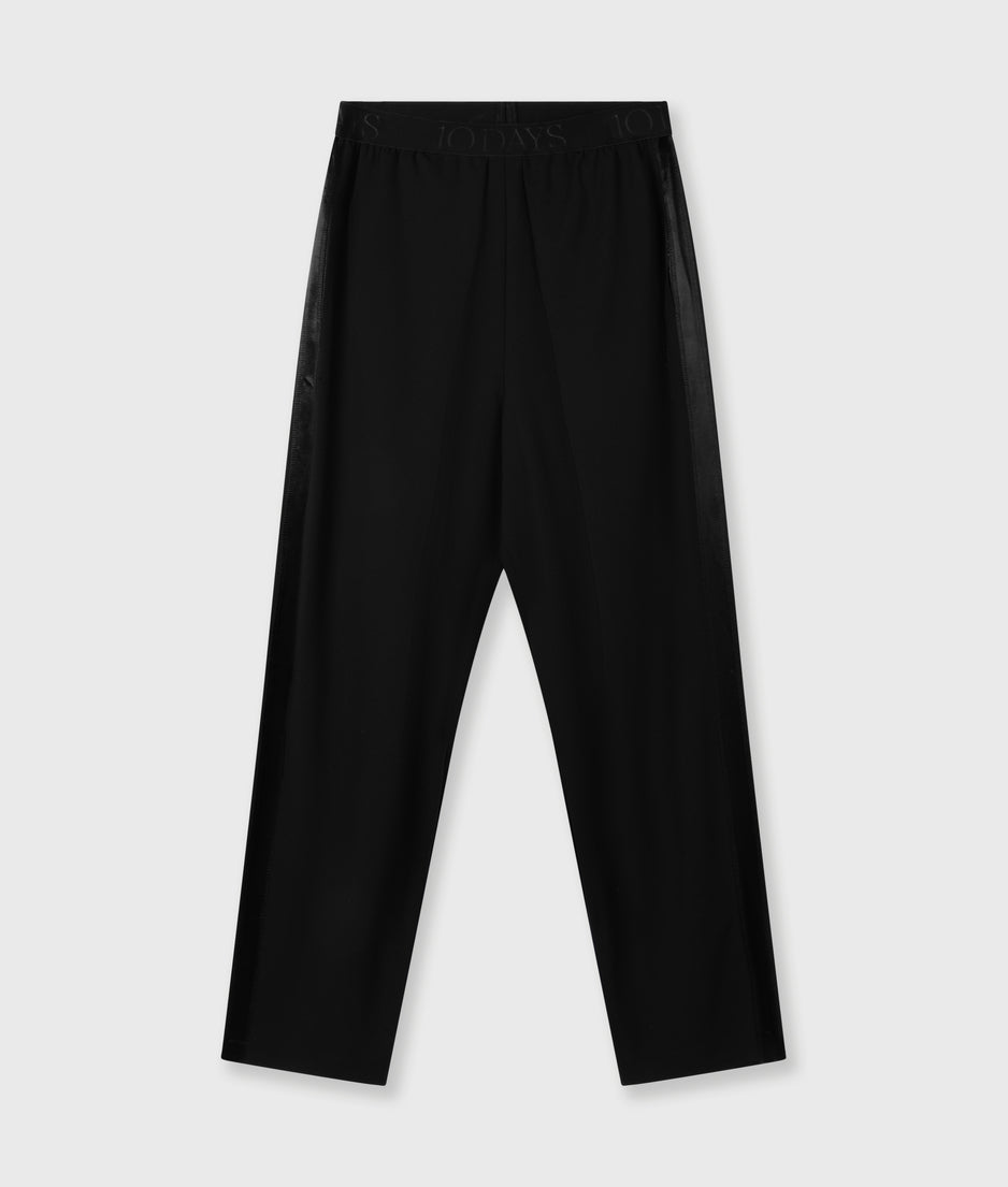 pleated pants | black