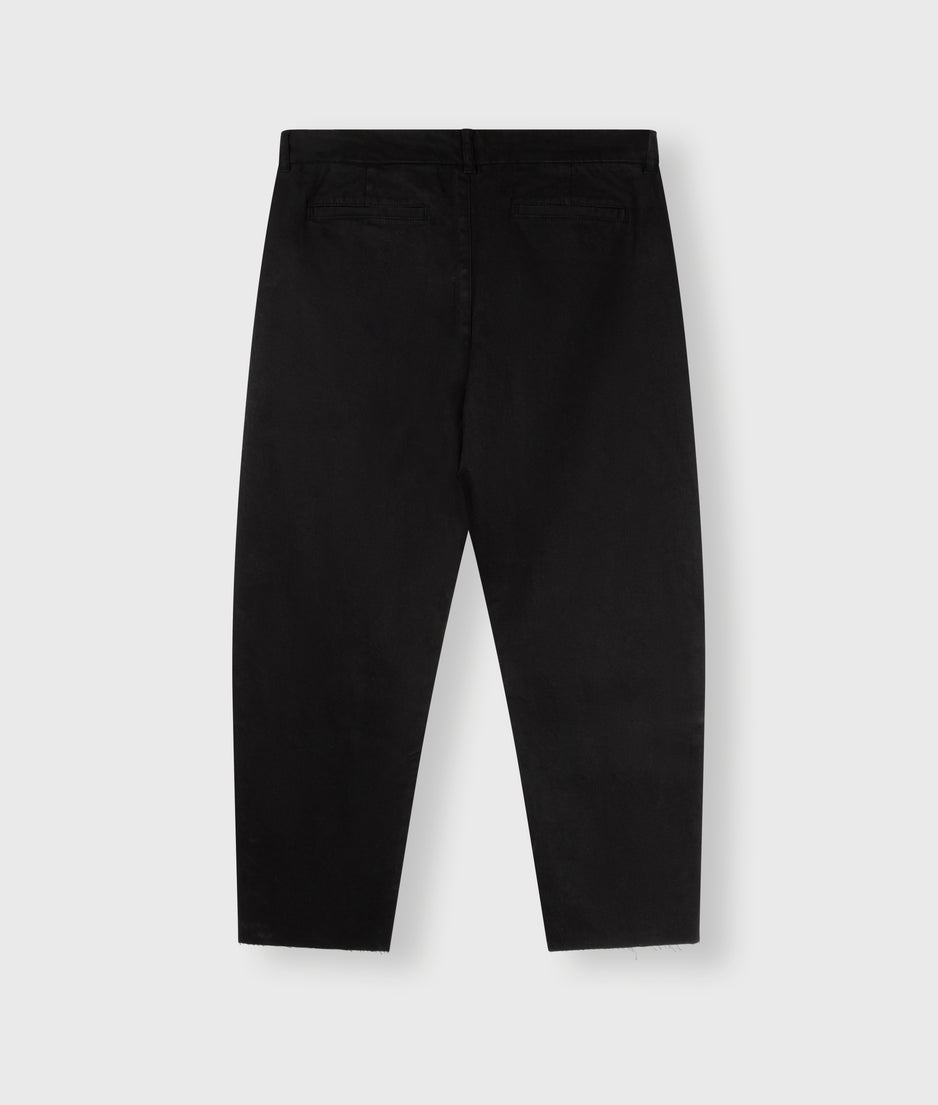 washed statement chino | black