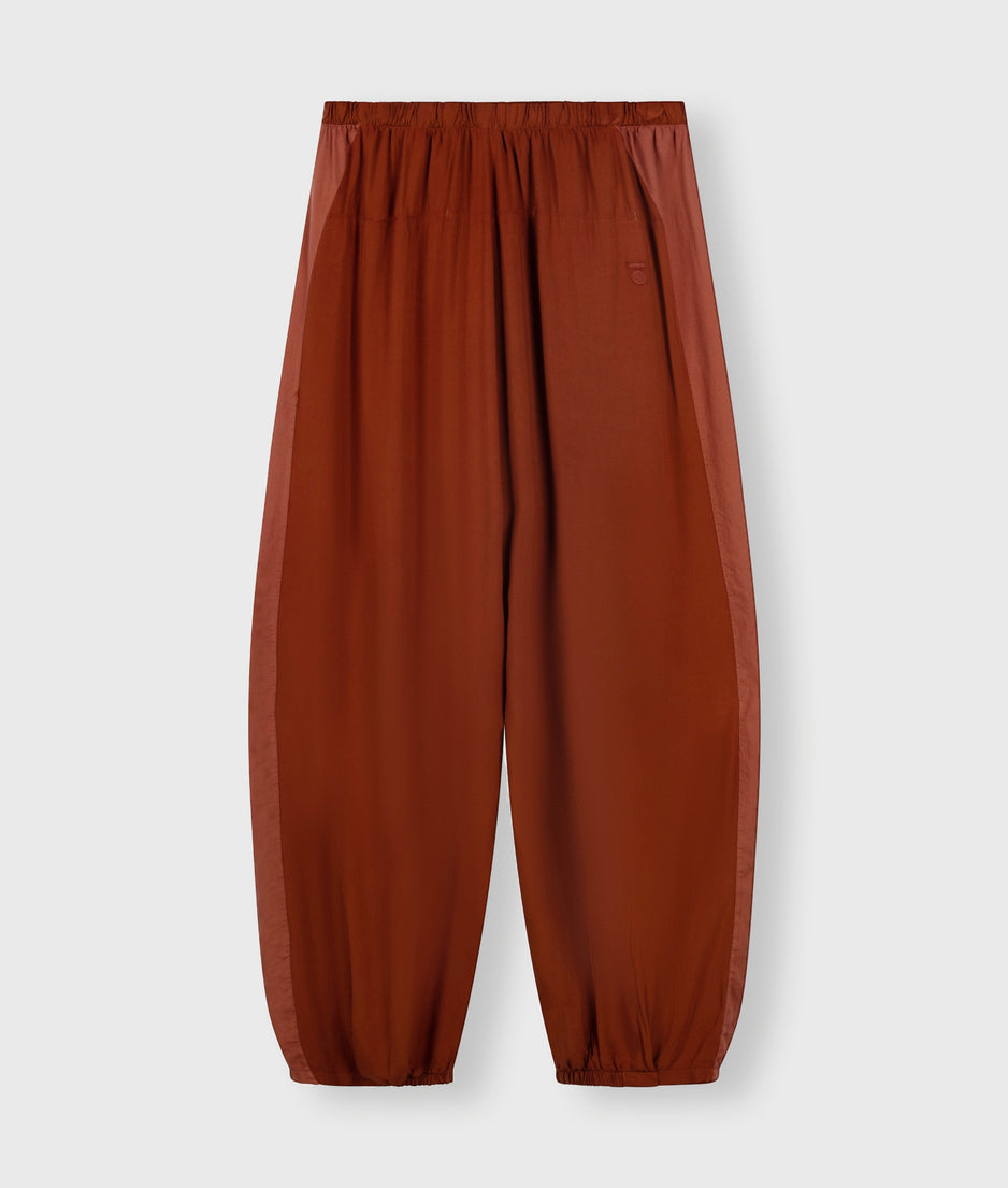 flowy pants | saddle brown