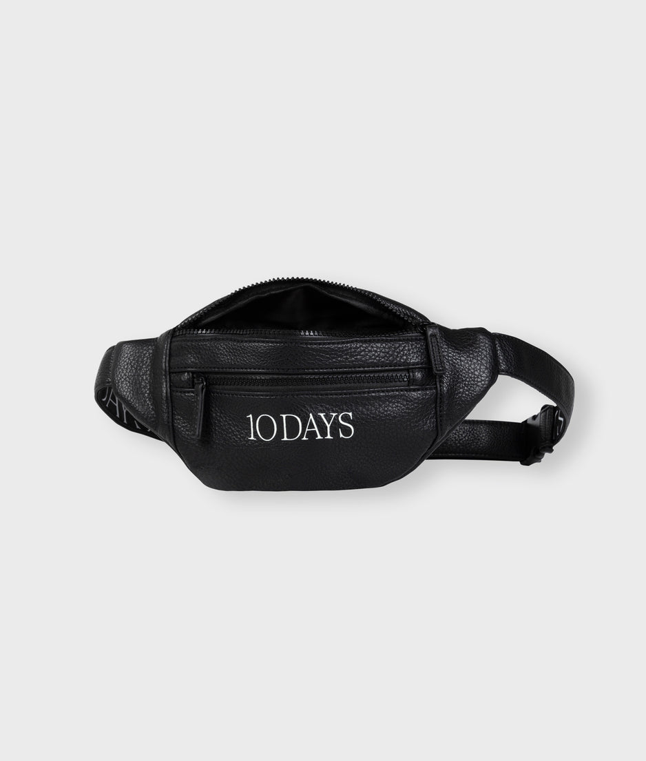 fanny pack | black