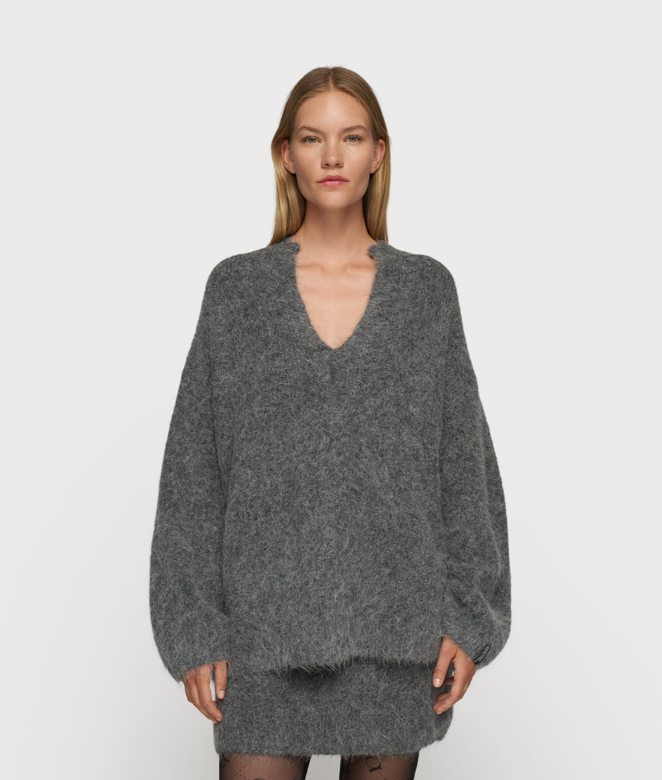 v-neck hairy knit sweater | antra melee