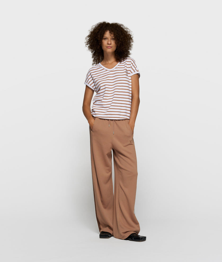 v-neck tee stripes | white/fudge