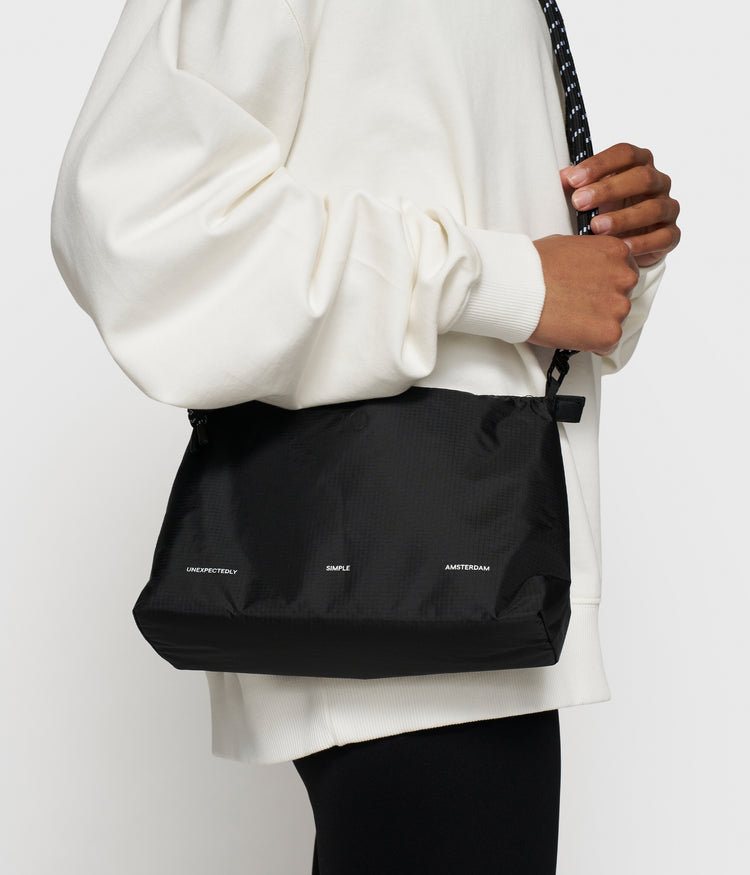 padded mini pouch | black