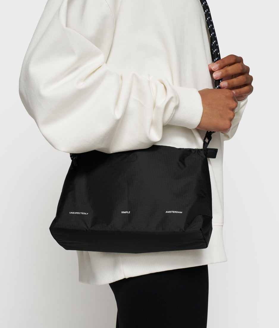 padded mini pouch | black