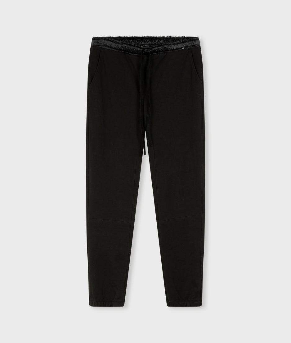 THE CROPPED JOGGER | black