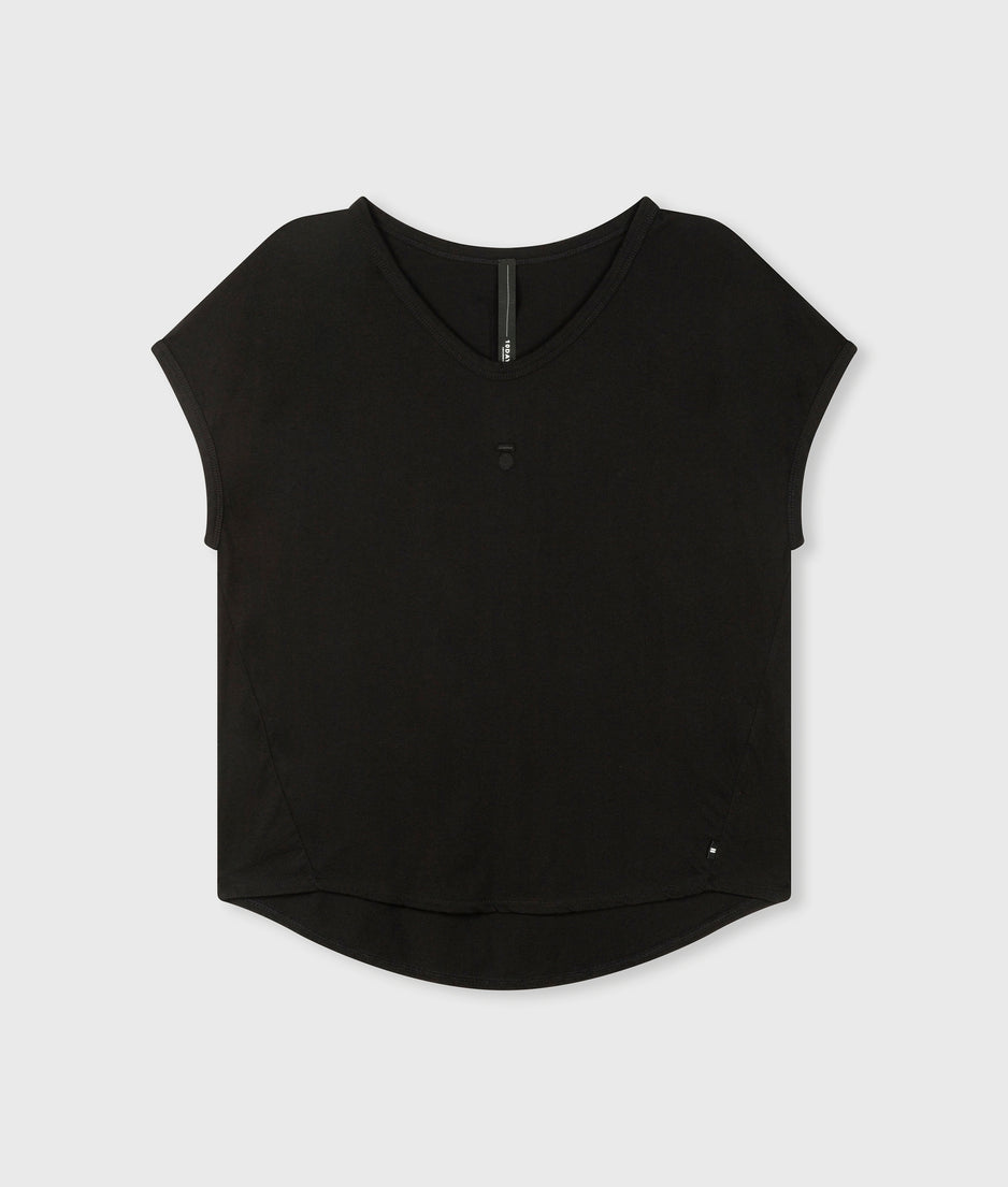 THE V-NECK TEE | black