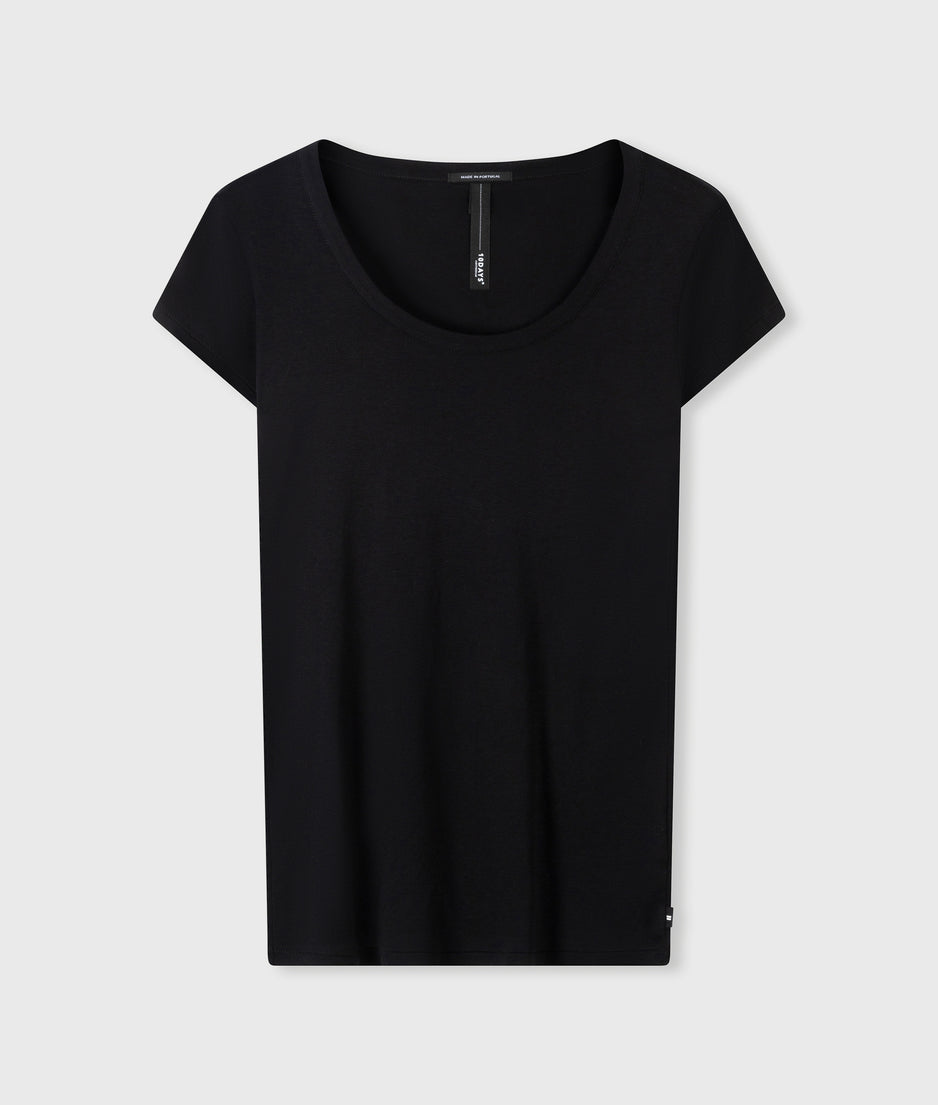 THE SLIM FIT TEE | black