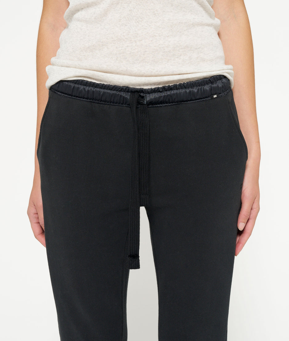 THE CROPPED JOGGER | black