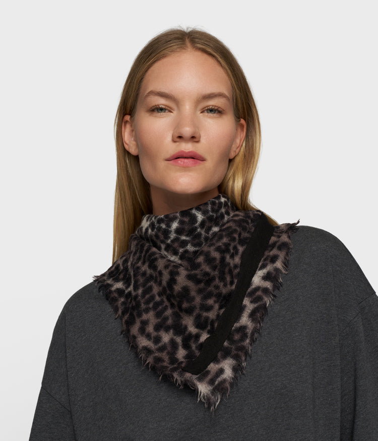 wool bandana leopard | soft white melee