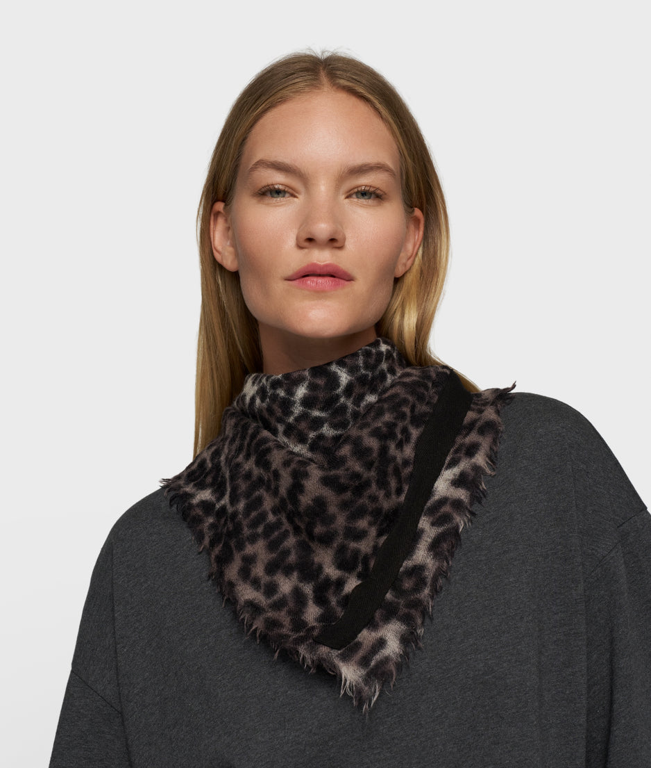 wool bandana leopard | soft white melee