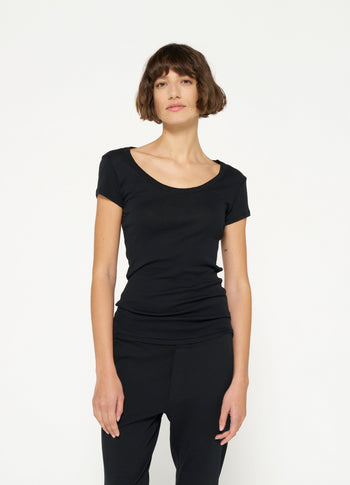 THE SLIM FIT TEE | black